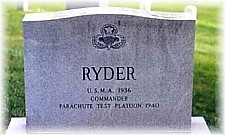 Het graf van Lt Ryder, eerste para, die het tot generaal zou brengen.