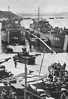 Utah Beach - Nadat het bruggehoofd beveiligd werd, trekken de versterkingen razendsnel landinwaarts.