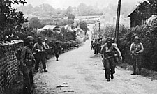 Het 82ste blijft verder oprukken. 7-8 juni 1944.